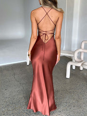 Inrosy robe longue moulante en satin sirene v-cou dos nu à fines brides sans manches femme élégant mode bal de promo