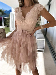 Inrosy robe courte bouffante tutu en tulle irrégulière dentelle dos nu v-cou sans manches élégant femme de cocktail
