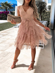 Inrosy robe courte bouffante tutu en tulle irrégulière dentelle dos nu v-cou sans manches élégant femme de cocktail