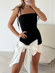 Inrosy la saint valentin robe courte moulante noeud papillon à fines brides sans manches femme élégant de cocktail