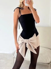 Inrosy la saint valentin robe courte moulante noeud papillon à fines brides sans manches femme élégant de cocktail