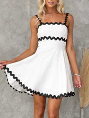 Inrosy robe courte à fines brides col carré sans manches femme élégant mode doux casual de plage