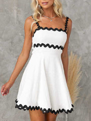 Inrosy robe courte à fines brides col carré sans manches femme élégant mode doux casual de plage