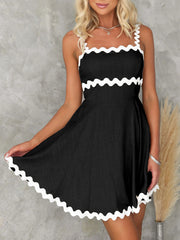 Inrosy robe courte à fines brides col carré sans manches femme élégant mode doux casual de plage