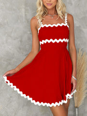 Inrosy robe courte à fines brides col carré sans manches femme élégant mode doux casual de plage