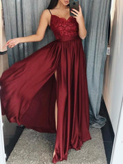 Inrosy robe longue fendu le côté fluide dentelle élégant