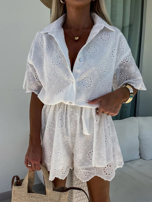 Inrosy combishort unicolore dentelle boutonnage brodée col chemise manches courtes femme élégant décontracté mode combinaisons