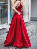 Inrosy longue robe fendu le côté trapèze à fines brides mode de bal rouge